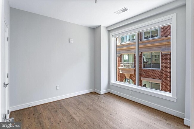 Building Photo - 635 Slaters Ln