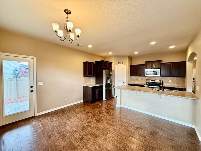 Foto del edificio - Beautiful Bedroom in Forest Meadows!
