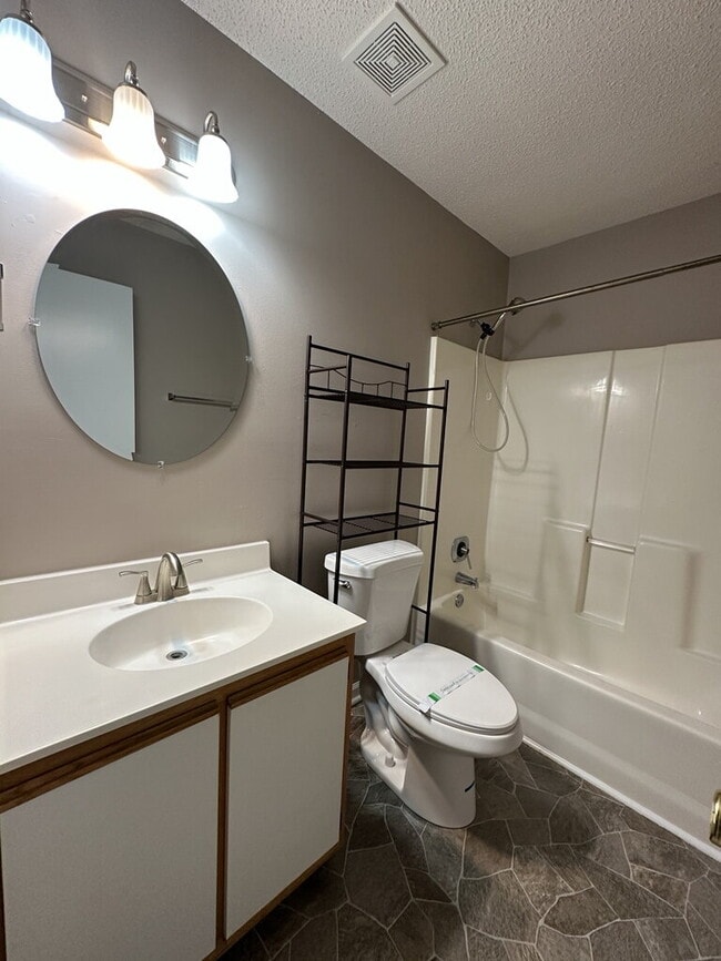 Foto del edificio - Nice Freshly Painted 2 Bedroom Home in Hun...