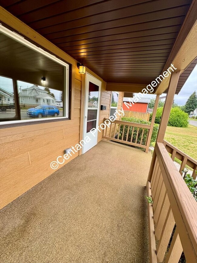 Building Photo - Remodeled 3 Bed 1 Bath on the Flats!