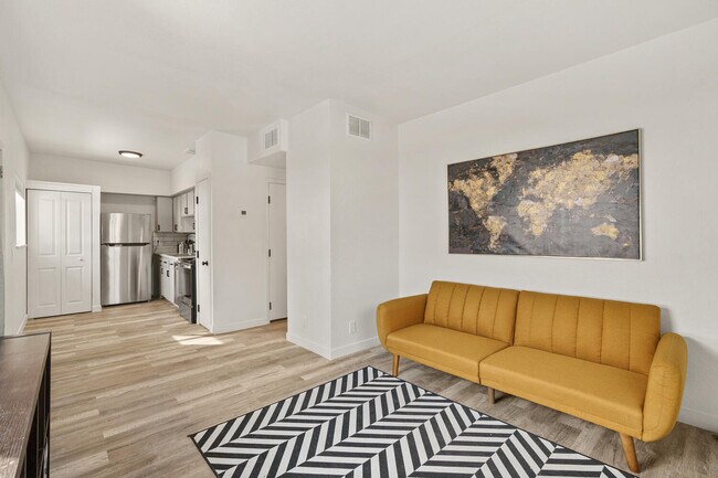 Foto del edificio - 2450 N Ogden St