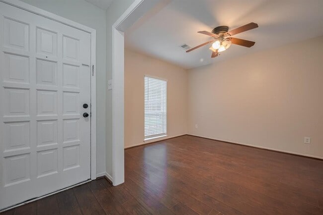 Building Photo - 8119 La Roche Ln