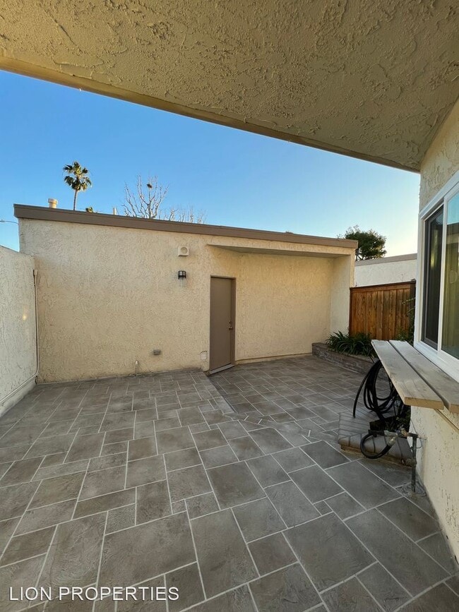Building Photo - 3 br, 2.5 bath House - 4491 SEA HARBOUR DR.