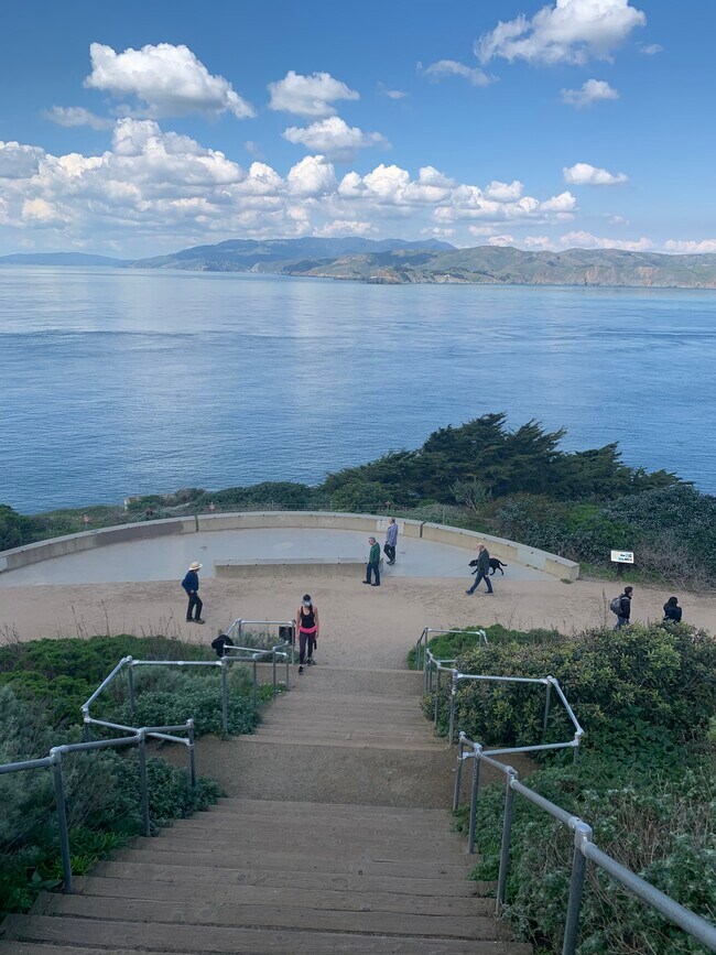 20MIN WALK TO LANDS END POINT! - 486 40th Ave