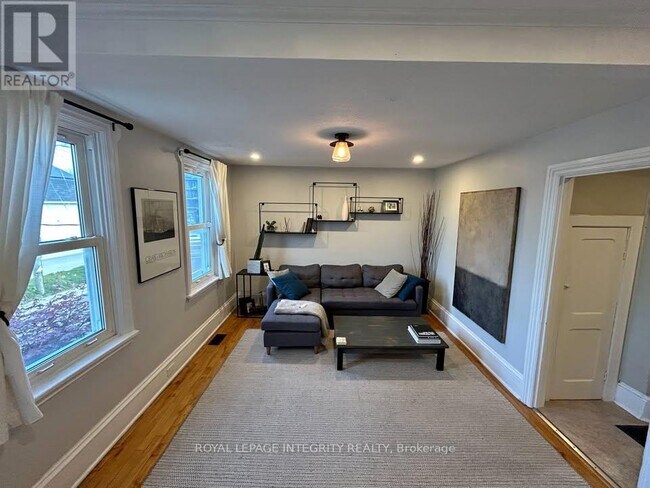 Building Photo - 18 Commanda Wy