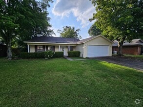 Building Photo - 114 Longleaf Cir