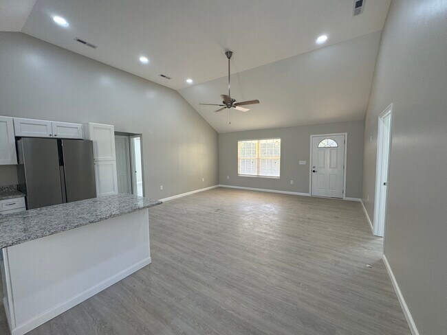 Foto del edificio - 350 Silver Run Rd