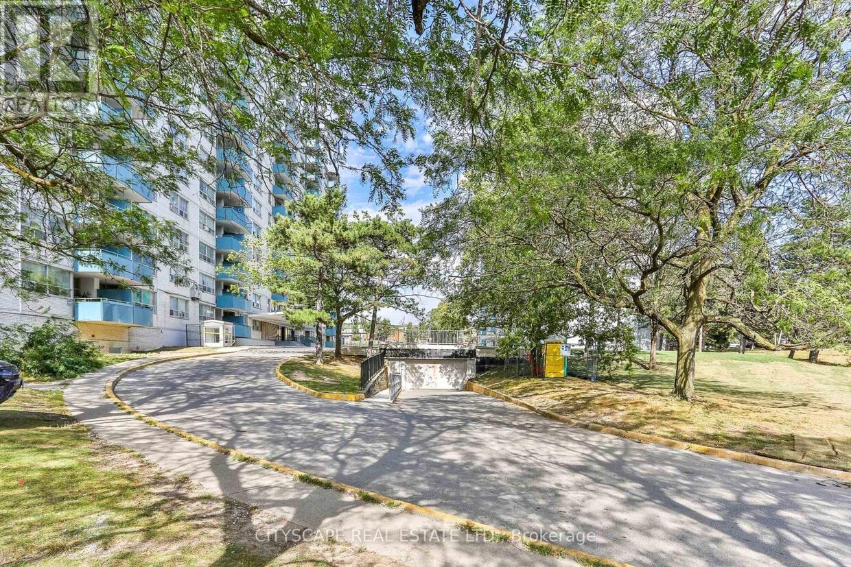 Photo principale - 1442-1442 Lawrence Ave W