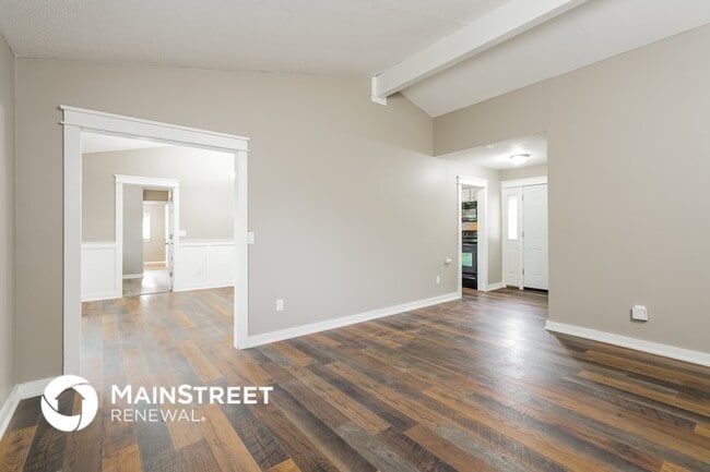 Building Photo - 305 Station St E