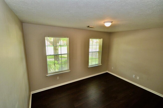 Building Photo - 6107 Sonoma Way