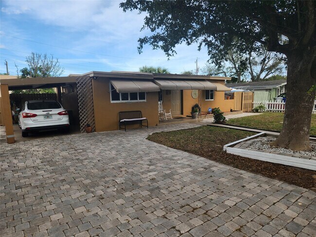 Foto del edificio - 1597 NE 53rd Ct