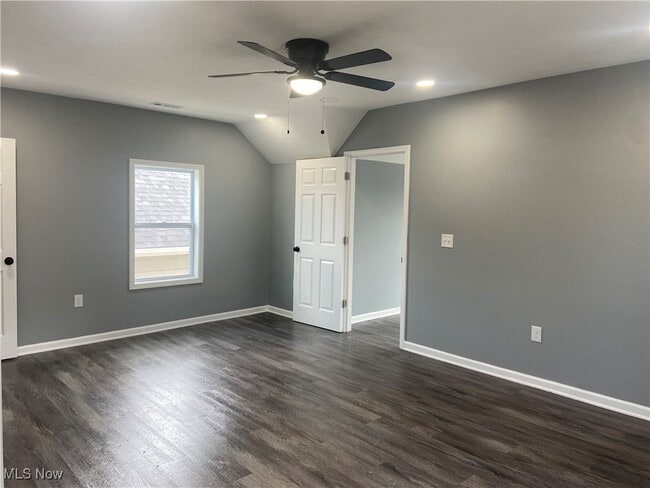 Building Photo - 3440 Sackett Ave