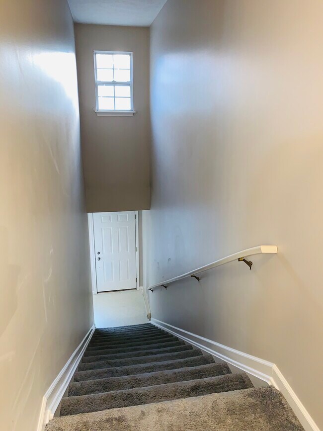 Entrance staircase - 15124 Lenox Dr