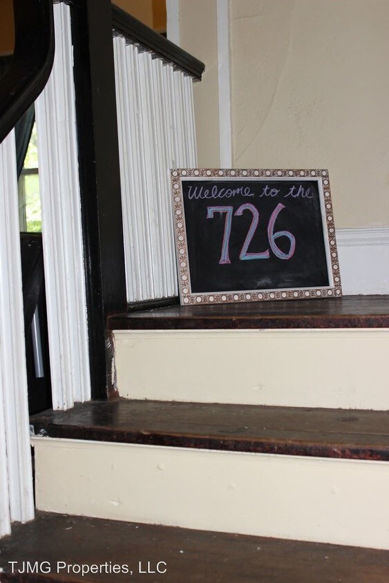 Primary Photo - 5 br, 2 bath Room For Rent - 726 Euclid Ave