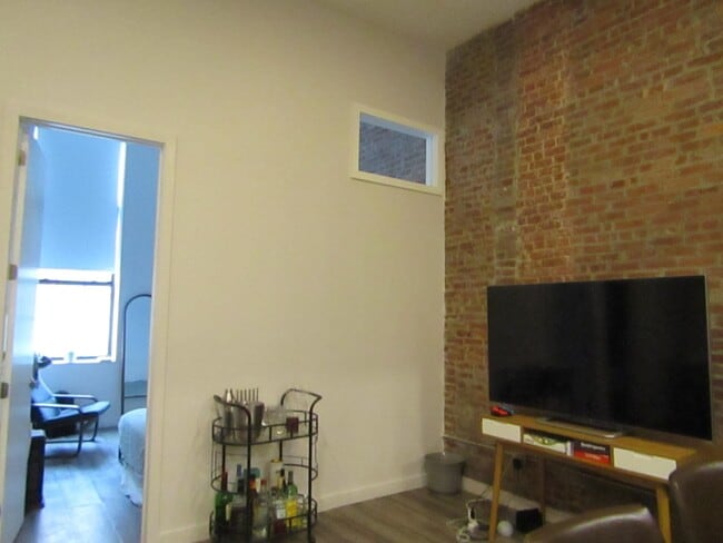 Foto del edificio - 139 Newark Ave