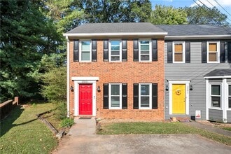 Building Photo - 2584 Old Roswell Rd