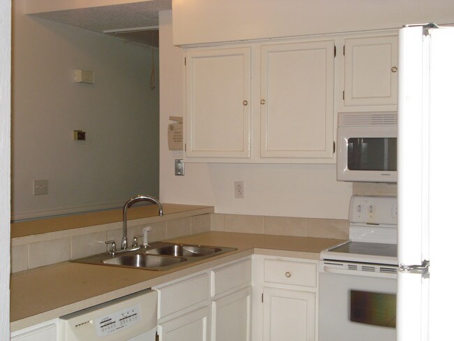 Building Photo - 7610 King Richard Ct