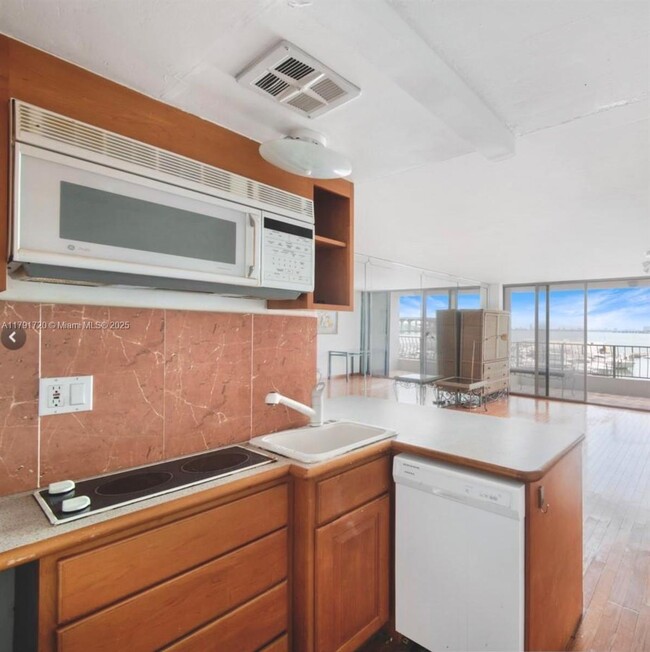 Foto del edificio - 555 NE 15th St