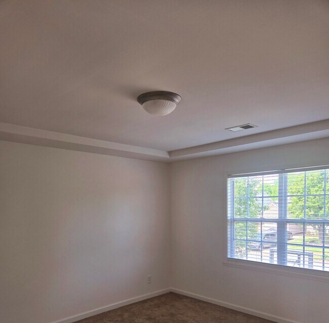 Foto del edificio - 3 bedroom Greensboro rental with attached ...