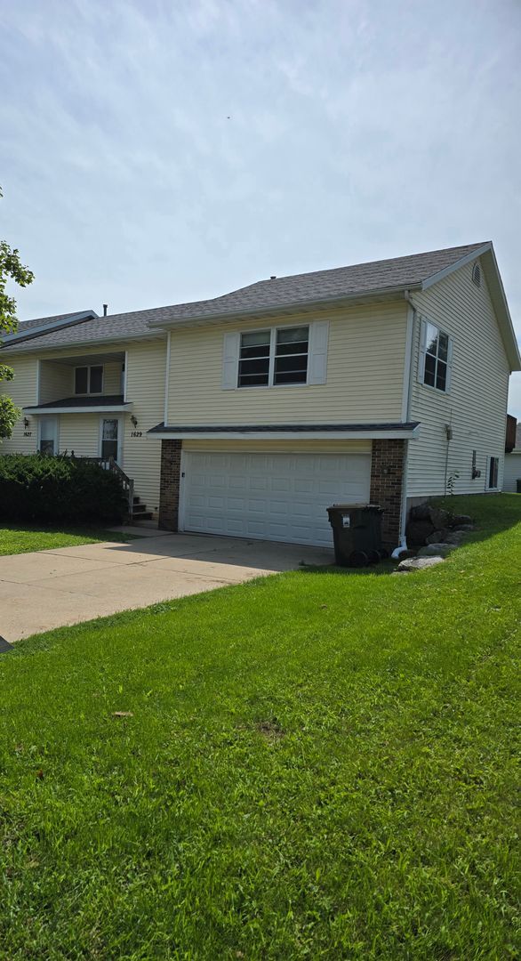 Building Photo - 1627-1629 Rustic Dr
