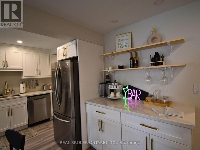 Building Photo - 1004 Dashwood Ct