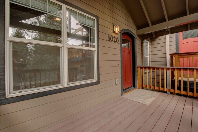 Building Photo - Quiet neighborhood home in Bends Westside