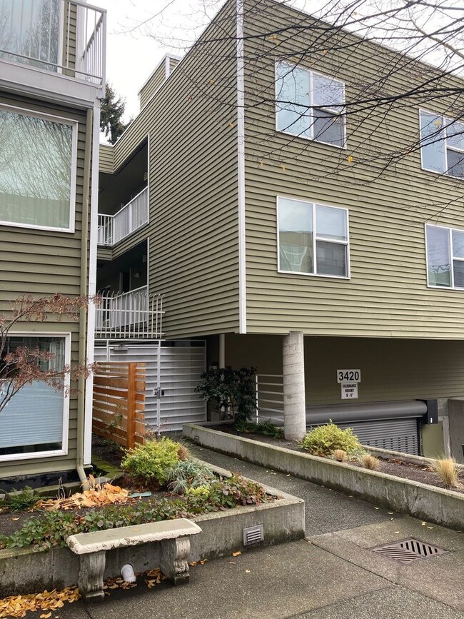 Building Photo - Wallingford Condo