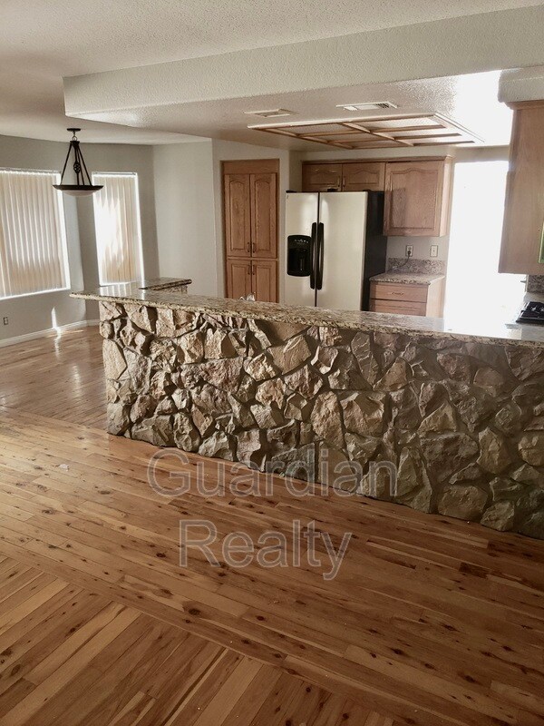 Building Photo - 331 Humboldt South Dr