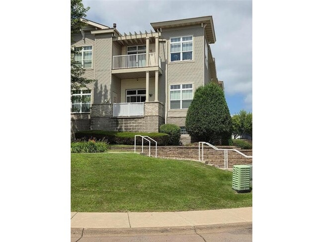 Building Photo - 1256 County Rd D E