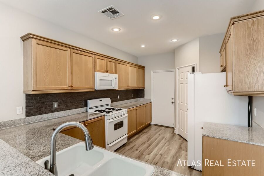 Foto principal - 9698 Waukegan Ave