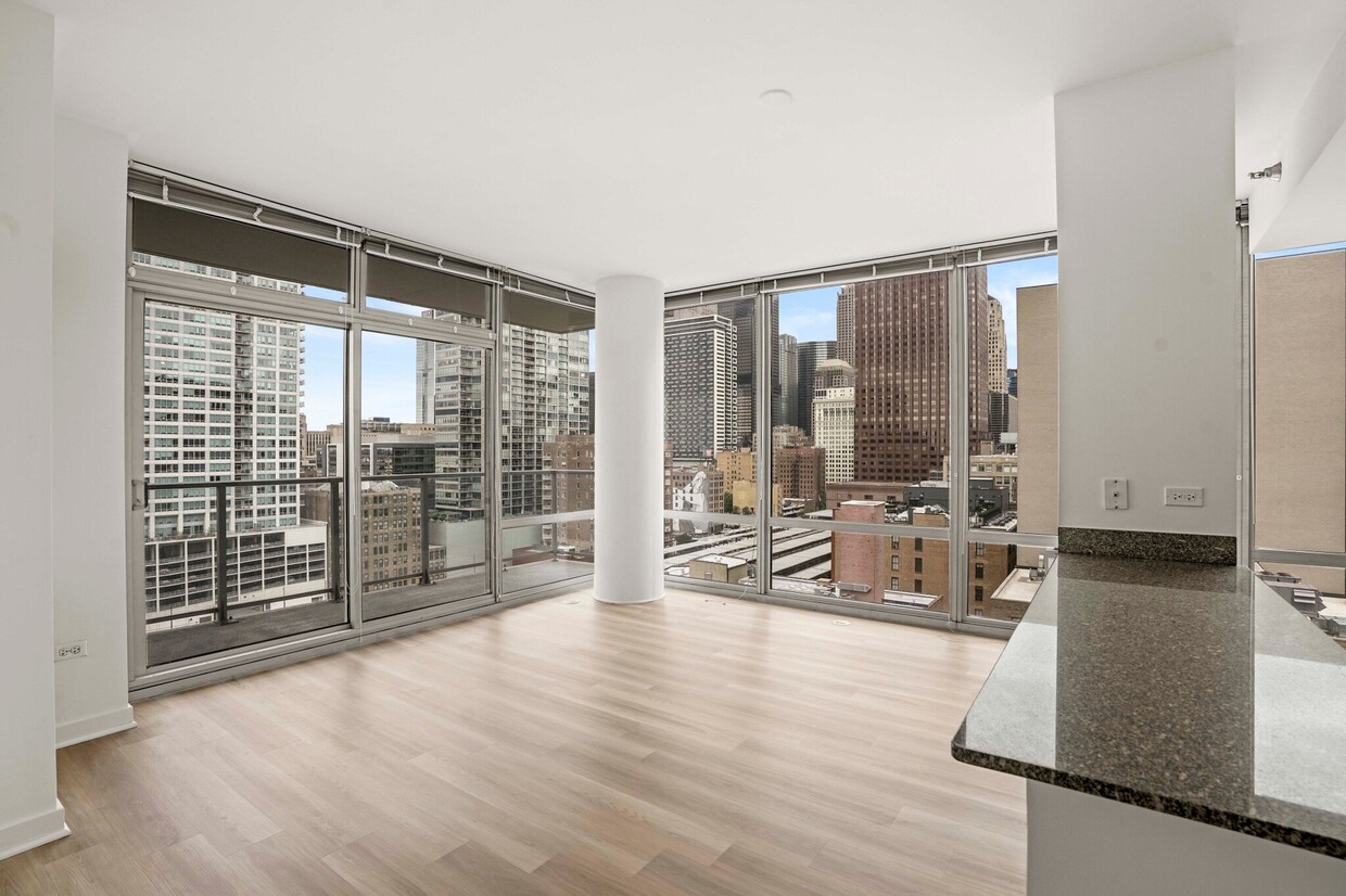 Photo - 740 S Clark St (Chicago, IL)