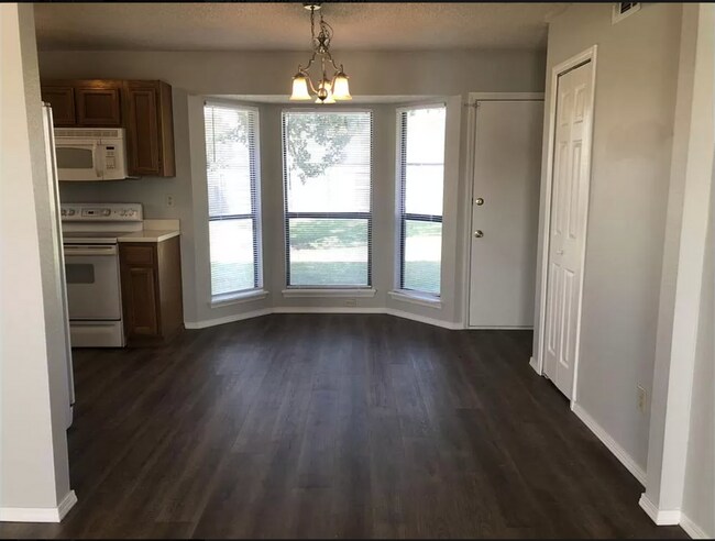 Foto del edificio - Stunning 3 bed 1 1/2 bath