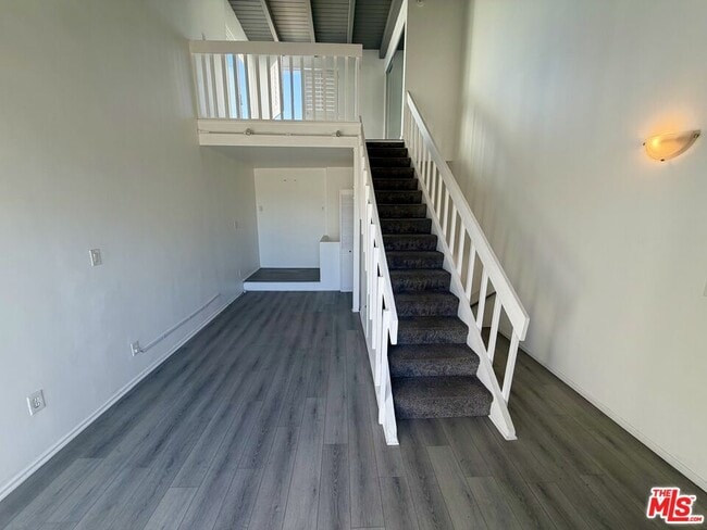 Building Photo - 14 Mast St