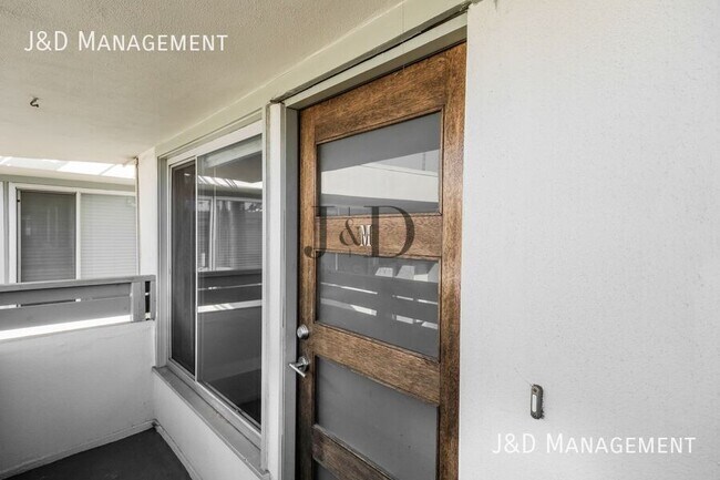 Foto del edificio - 6245 Stanley Ave