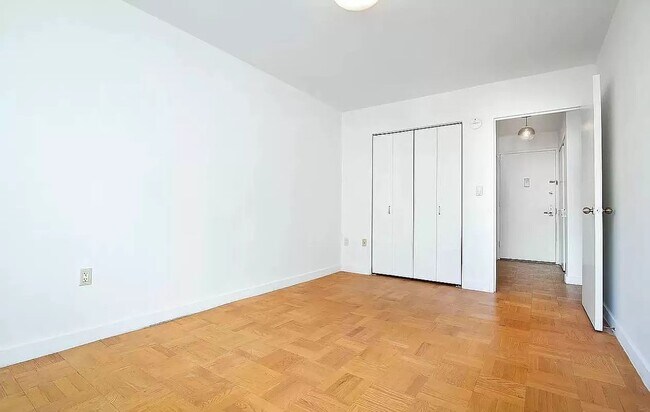 Foto del edificio - 460 W 20th St