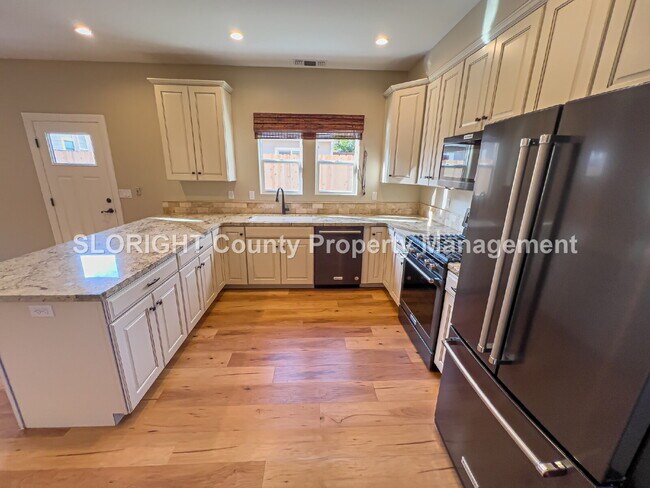 Foto del edificio - AVAILABLE NOW - Spacious Home Close to Downtown Paso Robles - 3 Bed / 2.5 Bath