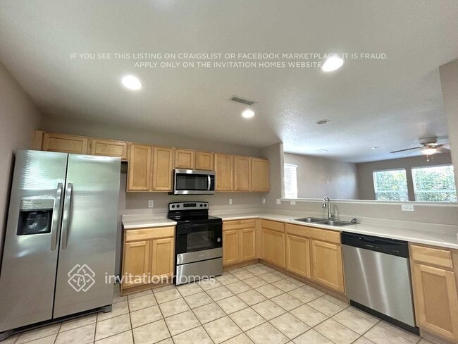 Building Photo - 712 Willow Dr