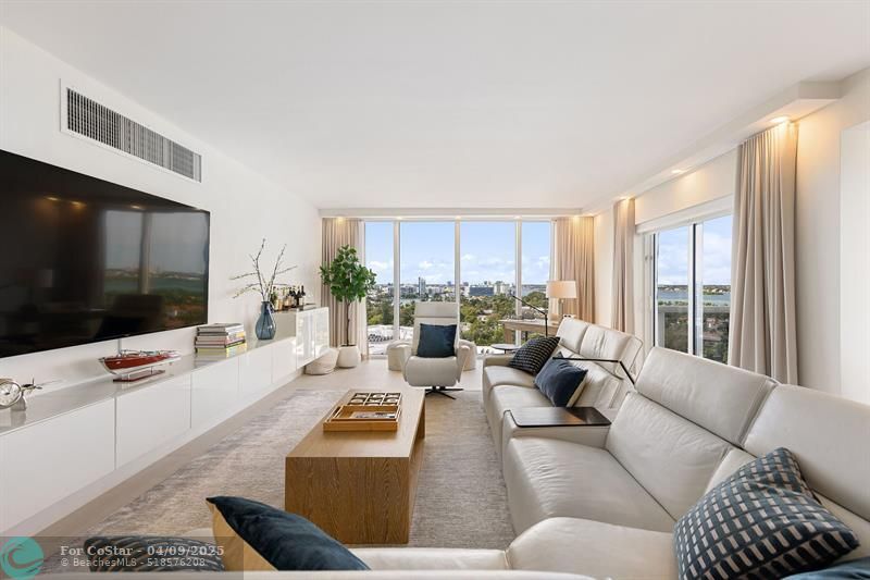 Foto principal - 10275 Collins Ave