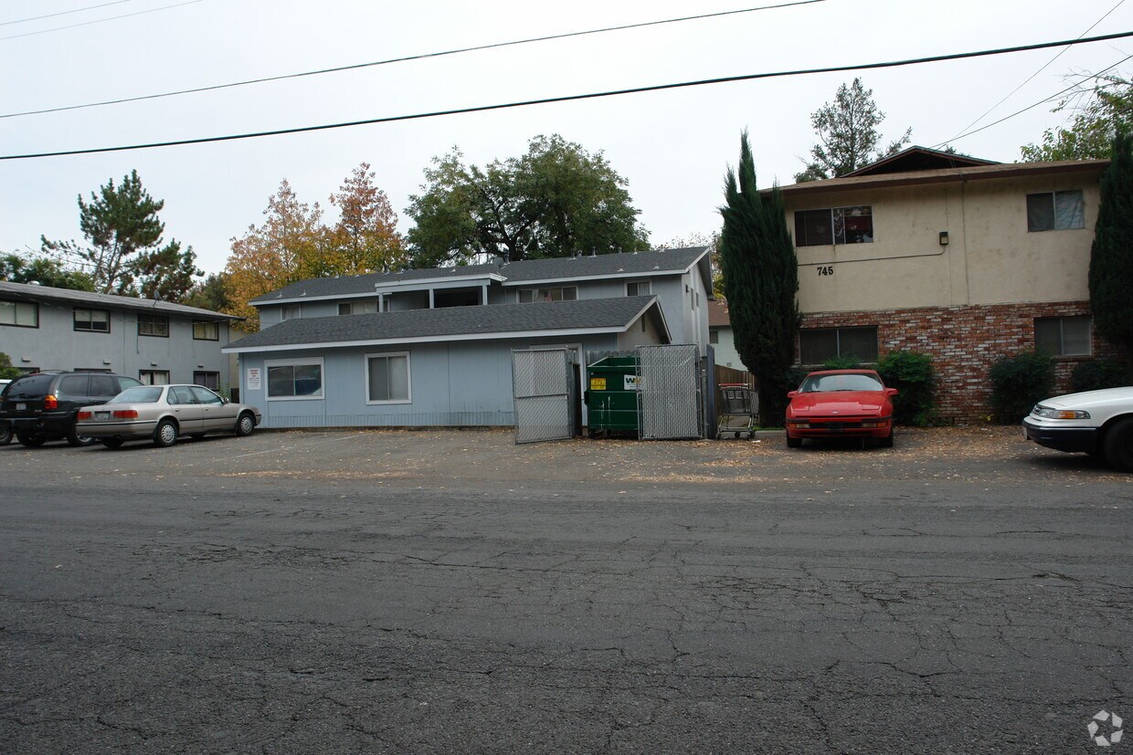 Building Photo - 739 W 1st Ave