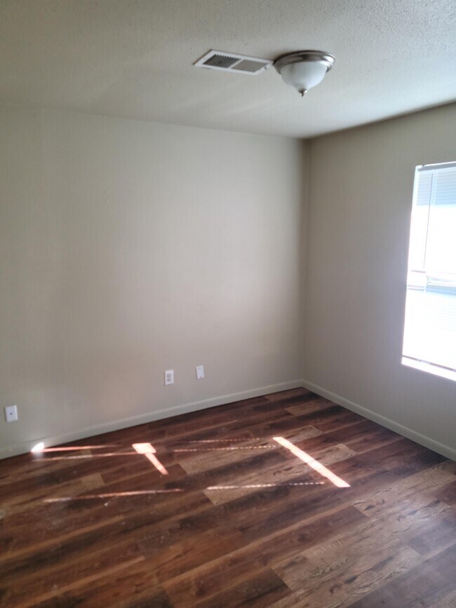 Building Photo - 9 Parkland Cir