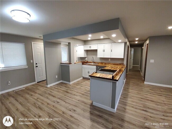 Foto del edificio - 5206 Powell Rd