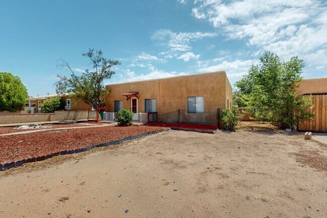 Building Photo - NEAR NORTH VALLEY PUEBLO 2 Bedroom  1 Bath...