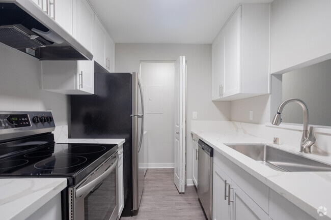 2BR, 2BA - 880 SF - The Ardent at Mill Creek