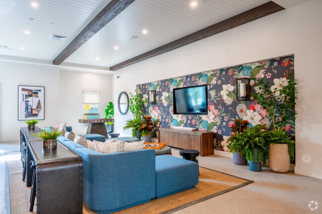 Sala de medios y juegos - Village at Montclair