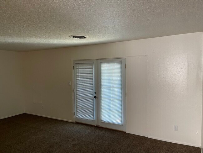 Building Photo - 120 Almond Ave