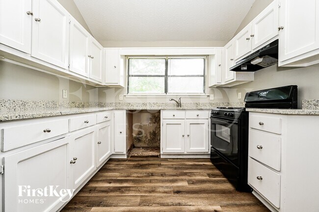 Foto del edificio - 3440 Dogwood Pl