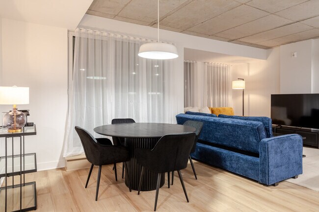 Photo du bâtiment - 450 Rue Saint-François-Xavier-SI ID1602032P