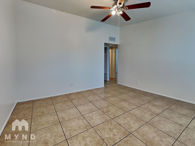 Building Photo - 10435 N 11th Ave