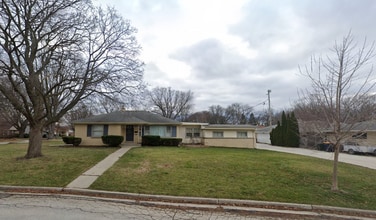 Building Photo - 7803 W Cleveland Ave