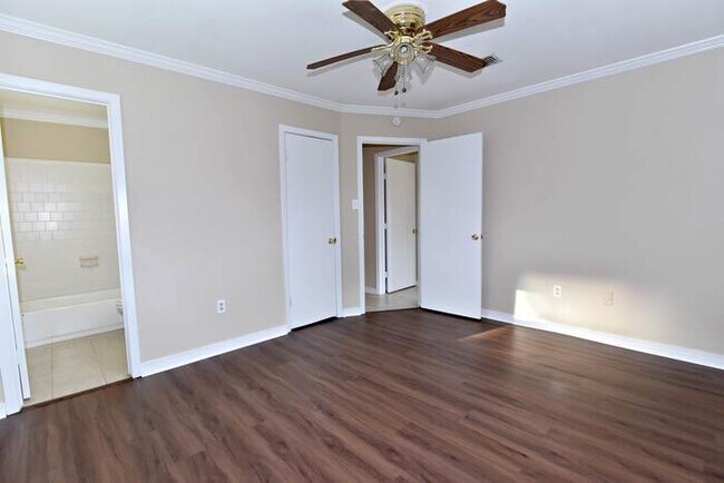 Building Photo - 143 Brentwood Boulevard